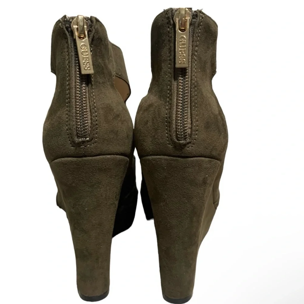 GUESS wedges olive green faux suede peep toe cutout shoes size 8.5